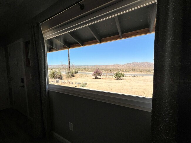 Building Photo - 60721 Alta Loma Dr
