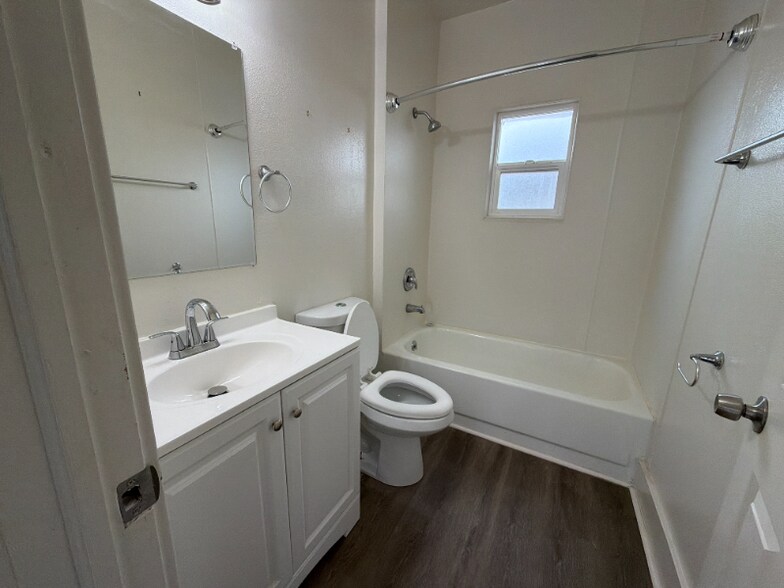 Building Photo - 1123 14th Ave