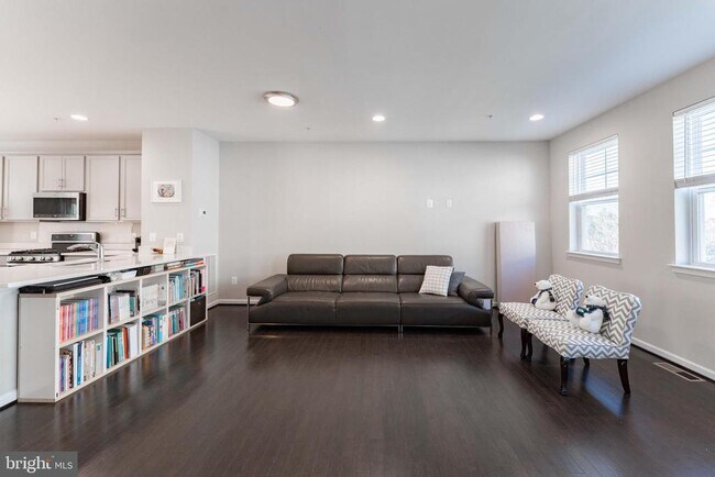 Building Photo - 14302 Potomac Heights Ln