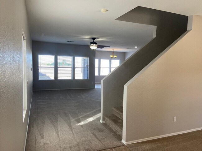 Building Photo - 1330 E Pedro Rd