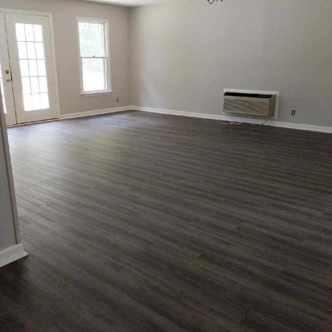 Building Photo - 502 Irongate Blvd
