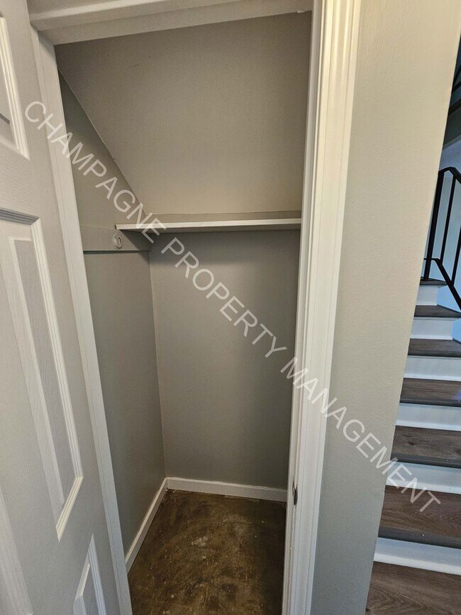 Building Photo - 1307-1309 N Arrowhead Ridge