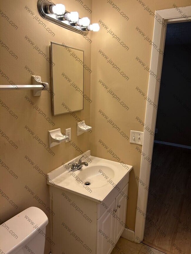 Building Photo - 3/2 Westside home with large yard