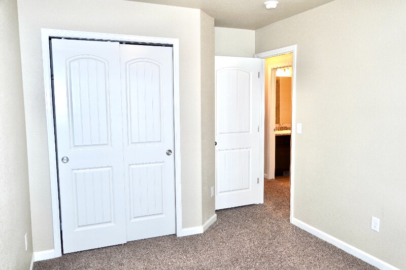 Building Photo - 5609 Shamrock Heights