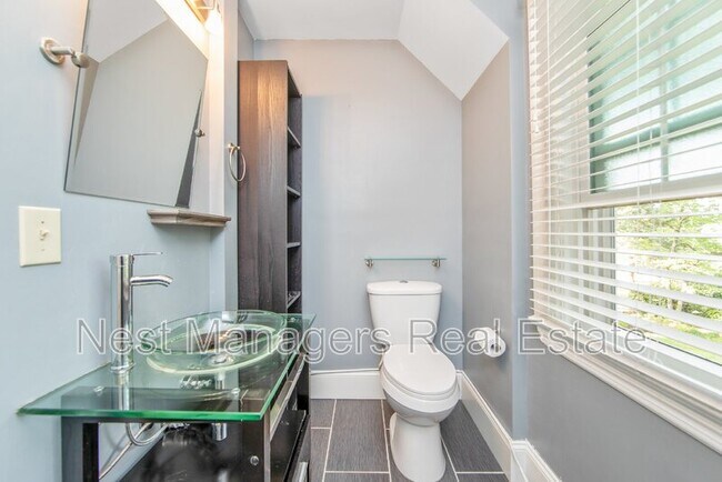 Building Photo - 220 Bradford Ave