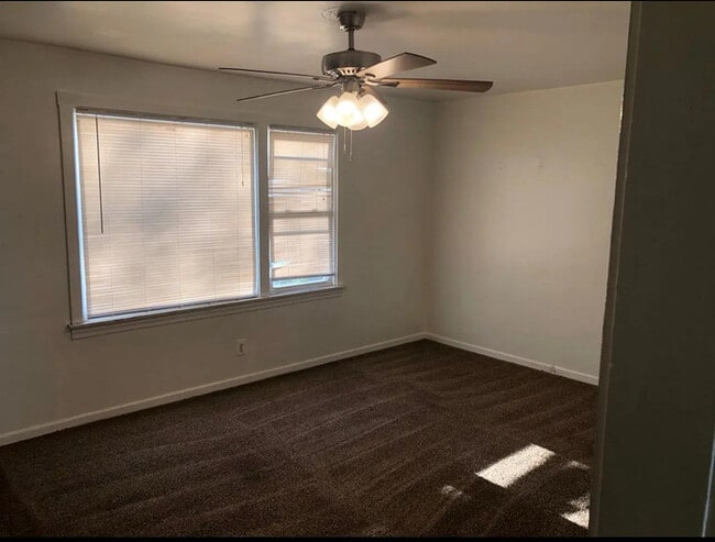 Building Photo - 2 Bedroom Ranch