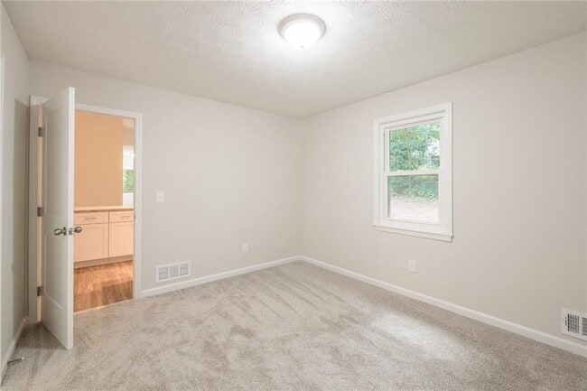 Building Photo - 2010 Lakeside Trail