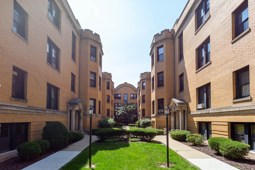 Primary Photo - 2418 N Sawyer Ave