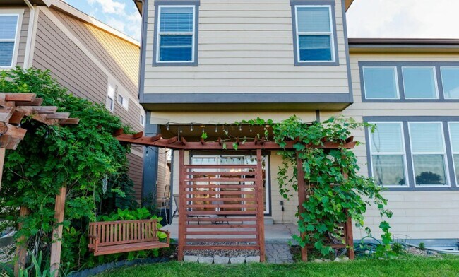 Building Photo - 2850 Denver Dr