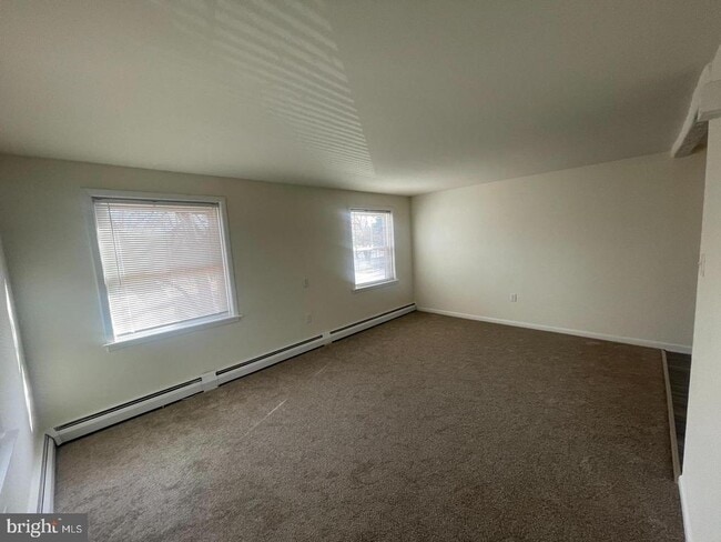 Building Photo - 233 Roesch Ave