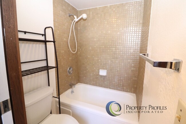 Building Photo - Park at Pearlridge - 2 bedroom 2 bath 1 parking unit - Available Now!