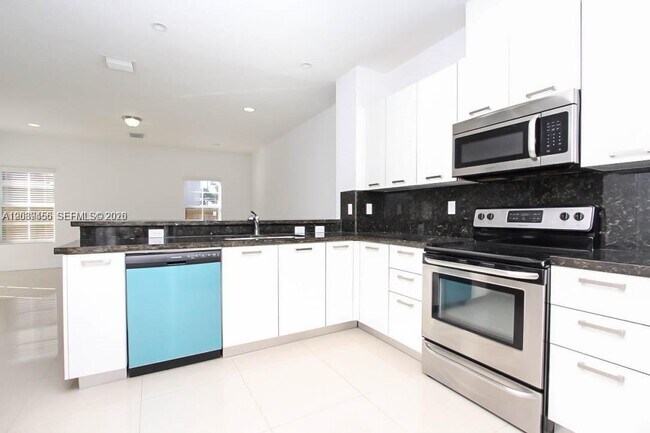 Building Photo - 15505 SW 12th Terrace
