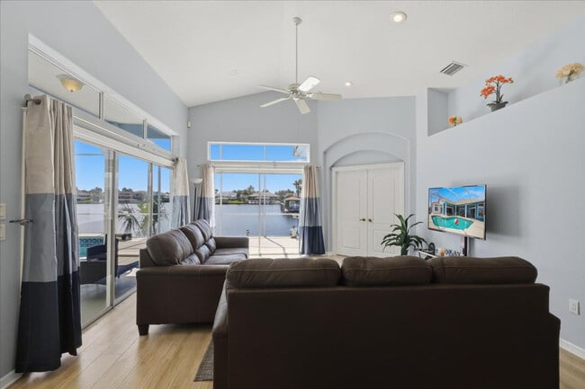 Building Photo - 16 Cedarwood Ct