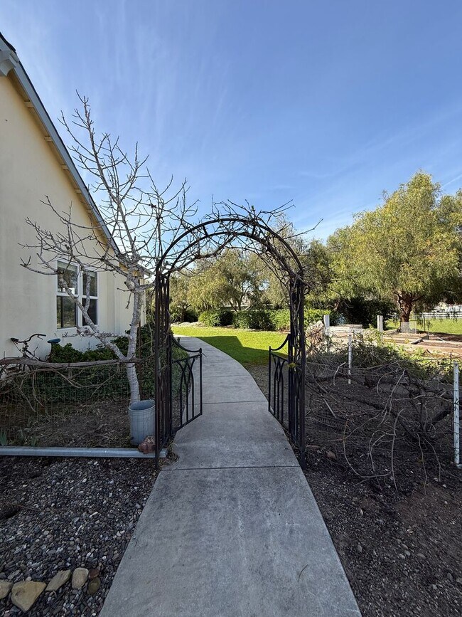 Building Photo - Beautiful Orcutt Custom Home in Solomon Estates on Approx One Acre