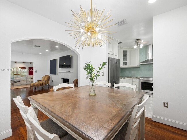 Building Photo - 314 Romano Ave