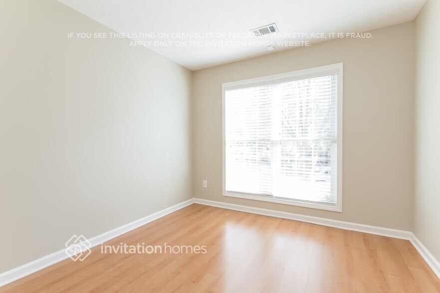 Building Photo - 2825 Maple Vista Ln SW