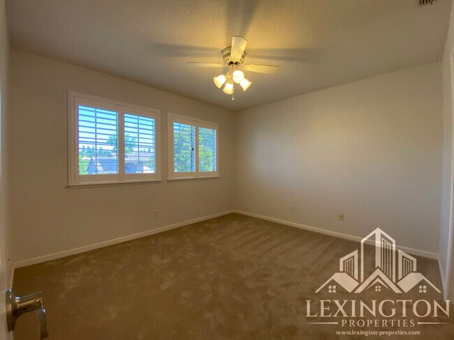 Building Photo - 6118 Cameo Dr