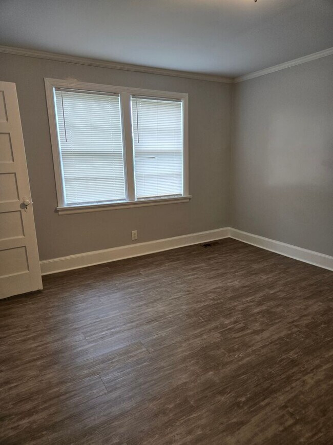 Building Photo - 4 Bedroom; 2 Bath home with Central Heatin...