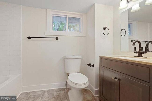 Building Photo - 3 Bedroom Feyetteville PA