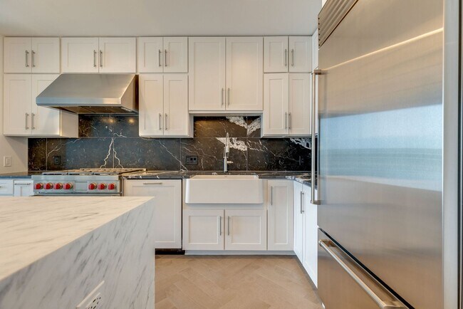 Building Photo - 2 Bedroom Luxury Condo w/ Exquisite Design and World-class Service