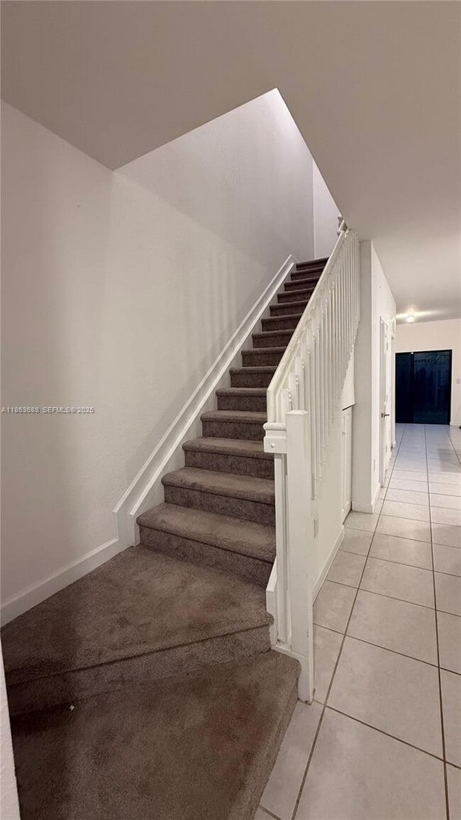 Building Photo - 947 NE 211th St