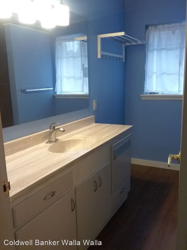 Building Photo - 2 br, 1 bath House - 1015 Catherine St.