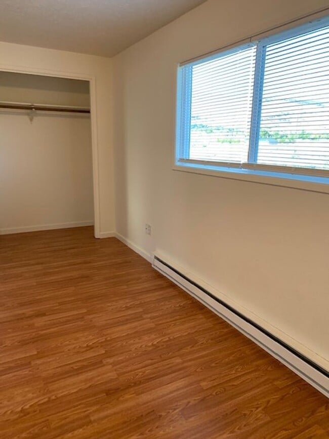 Building Photo - 1211 Summers Ln