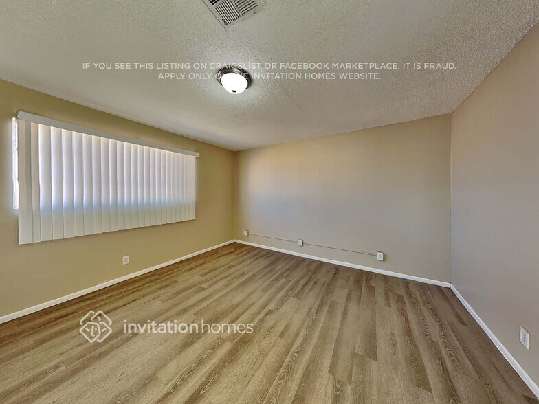 Building Photo - 3409 W Poinsettia Dr