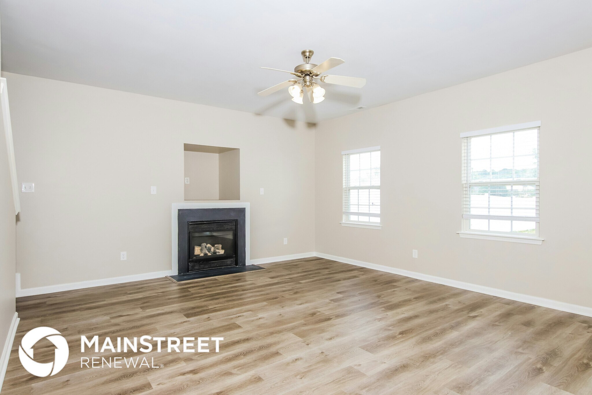 Building Photo - 2060 Hidden Pond Dr