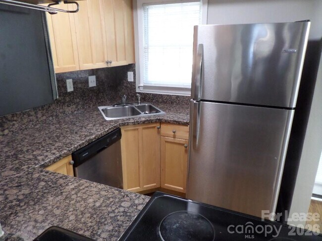 Building Photo - 4335 Hathaway St