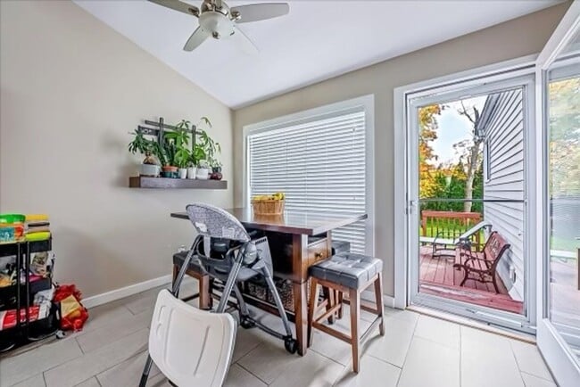 Building Photo - Immaculate 3 bedroom 3 Bathroom