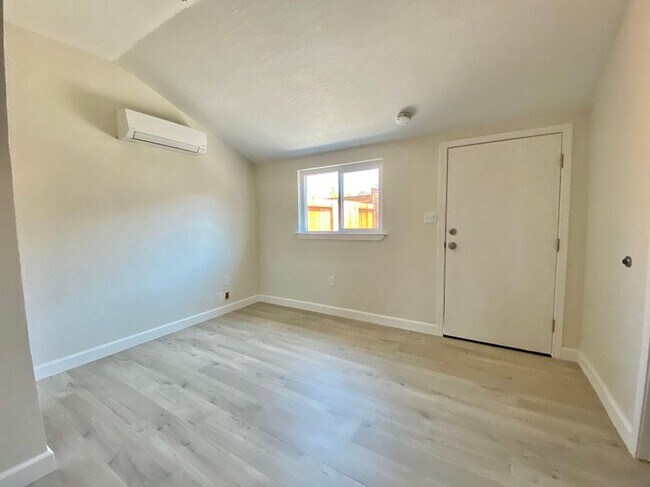 Building Photo - 1407 Vale Ave