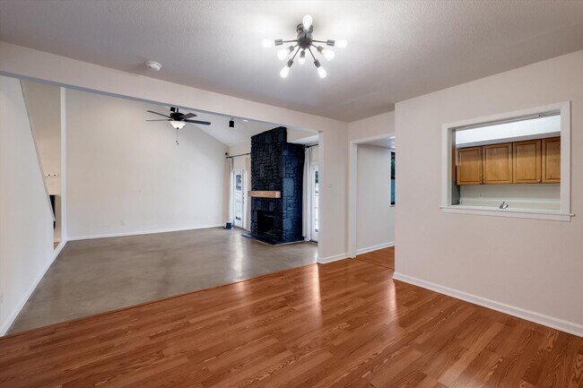 Building Photo - 8548 Echo Creek Ln