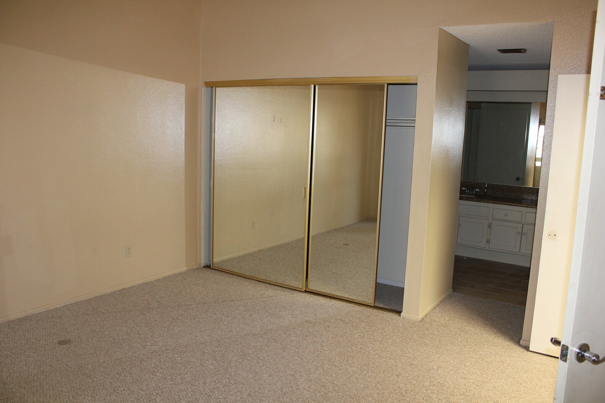 Building Photo - 3882 Radcliffe Ln