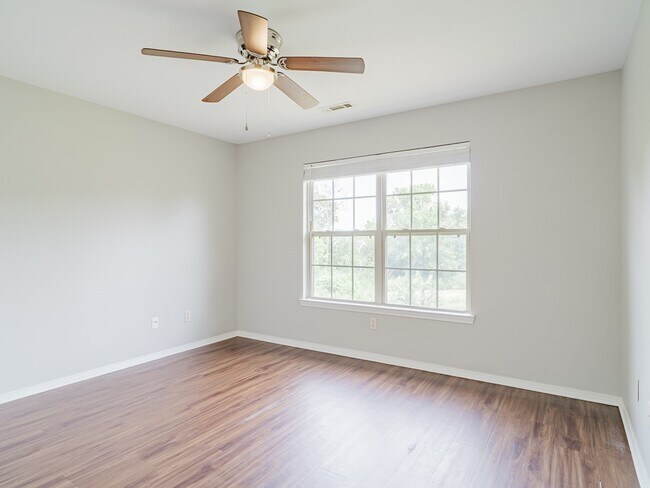 Building Photo - 3304 SW Deerfield Blvd