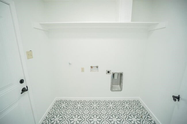 Building Photo - 1941 Heights Dr