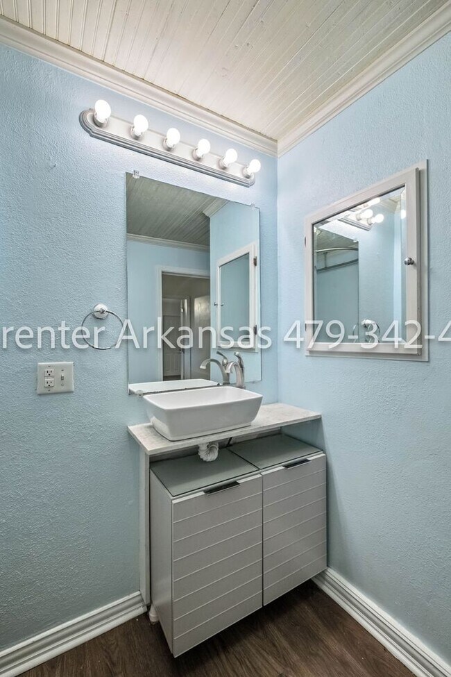 Building Photo - Classic Fayetteville Charm Near Dickson Street with Stunning Outdoor Space