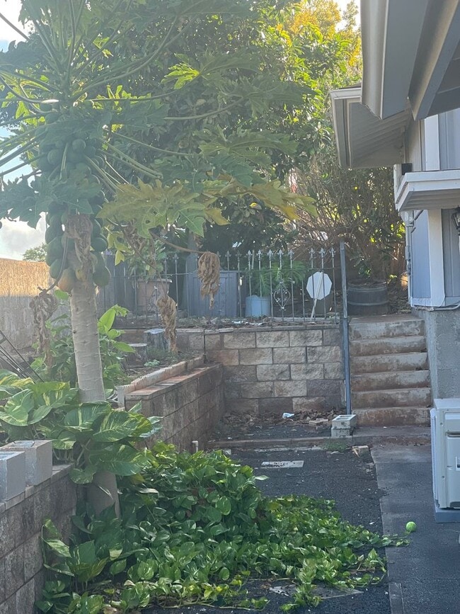 Building Photo - PET FRIENDLY and upgraded spacious home at the top of Makakilo.