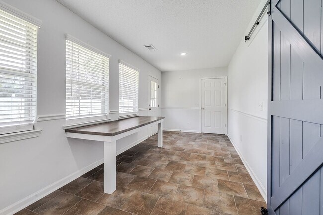 Building Photo - Updated 3BR Home with Fenced Yard in the H...