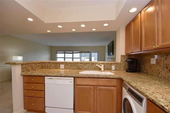 Building Photo - 3850 Galt Ocean Dr