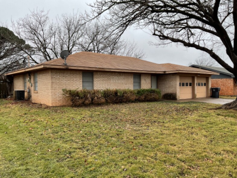 Primary Photo - 5202 Wildwood Dr