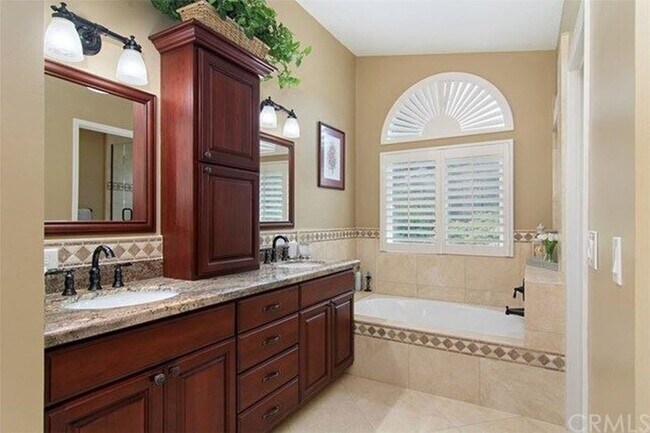 Building Photo - Spacious and modern 3 bedroom home within the prestigious Terraces of Cantebria subdivision.