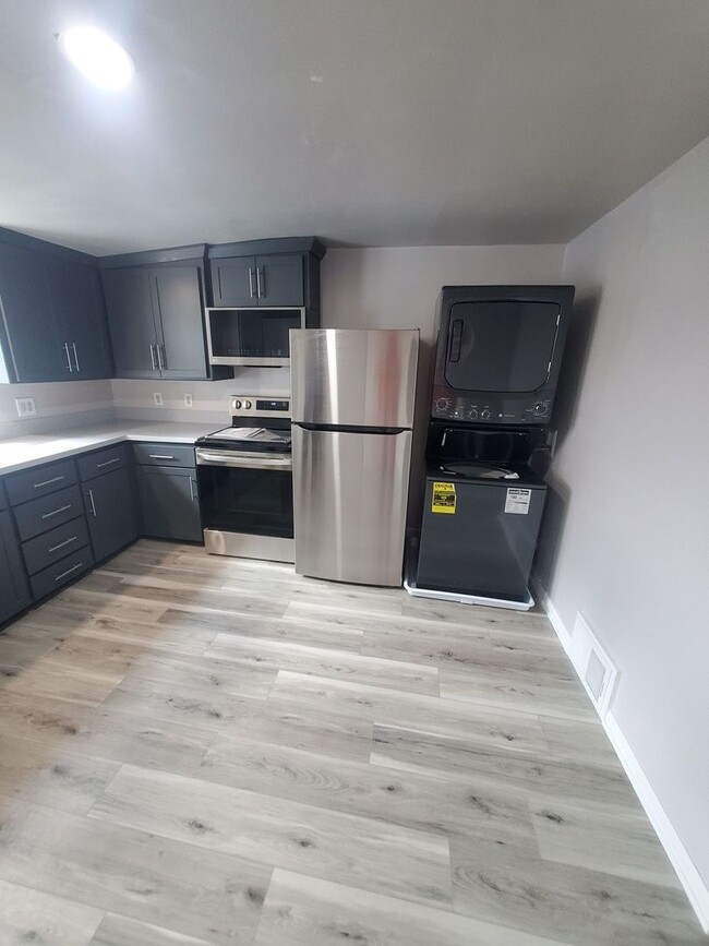 Building Photo - 159 S 78th St