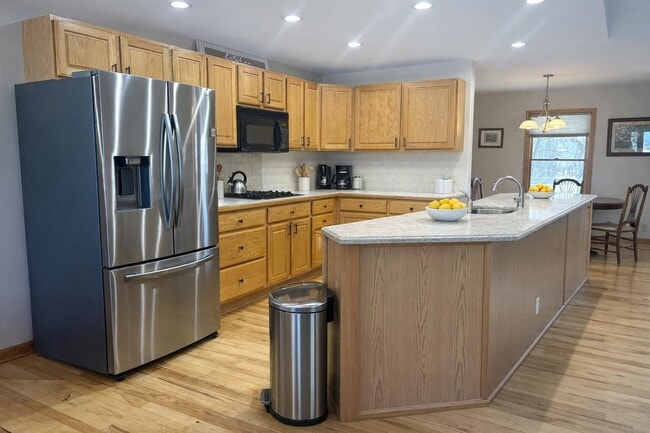 Building Photo - W4604 Palmer Rd