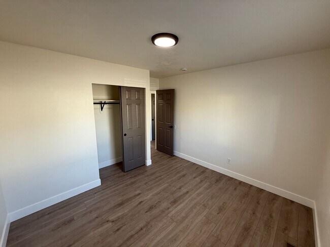 Building Photo - Five Bedroom Home, 2600 sq ft,  West Jordan, $3000/month, Fenced Yard