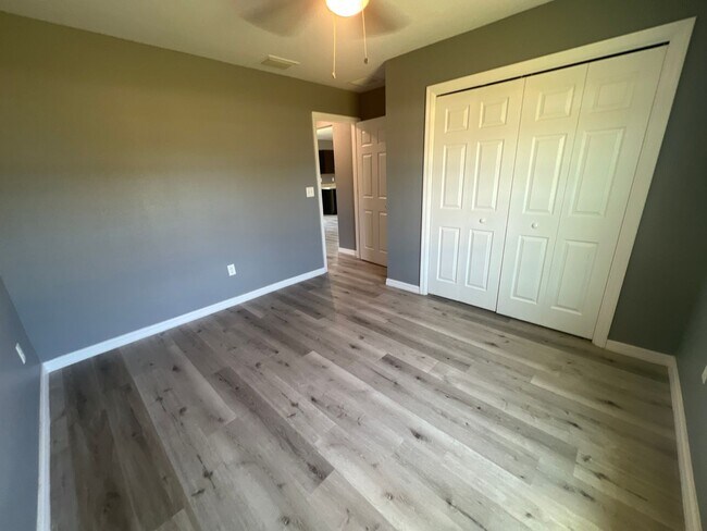 Building Photo - Custom Home - Desirable SE Ocala Neighborhood 3/2/2 **Won't Last**