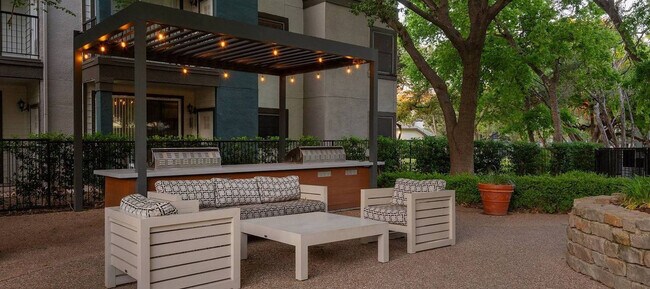 Building Photo - 12100 Metric Blvd