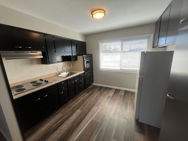 Building Photo - 6051 Laurel Hall Dr