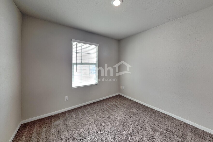 Building Photo - 9978 Sarrebourg St