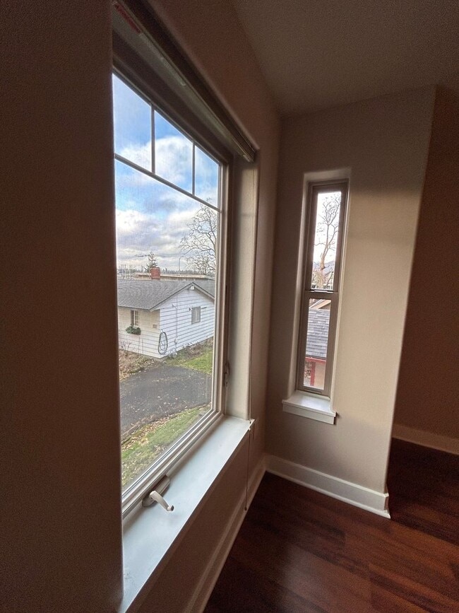Building Photo - Freshly Updated 2-Bedroom Condo in the Hea...